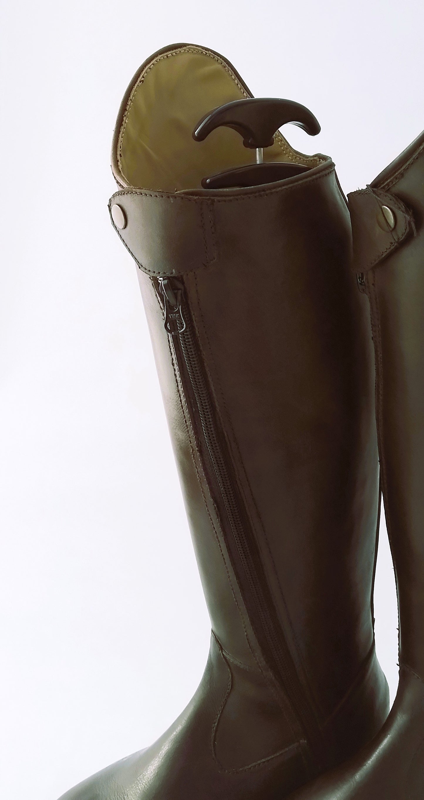 Brown Dressage boot with front zip